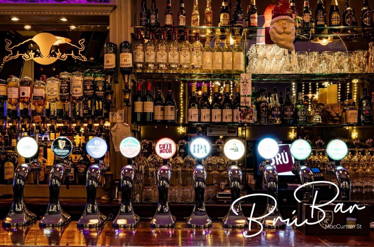 Bru Bar & Hostel Корк Экстерьер фото