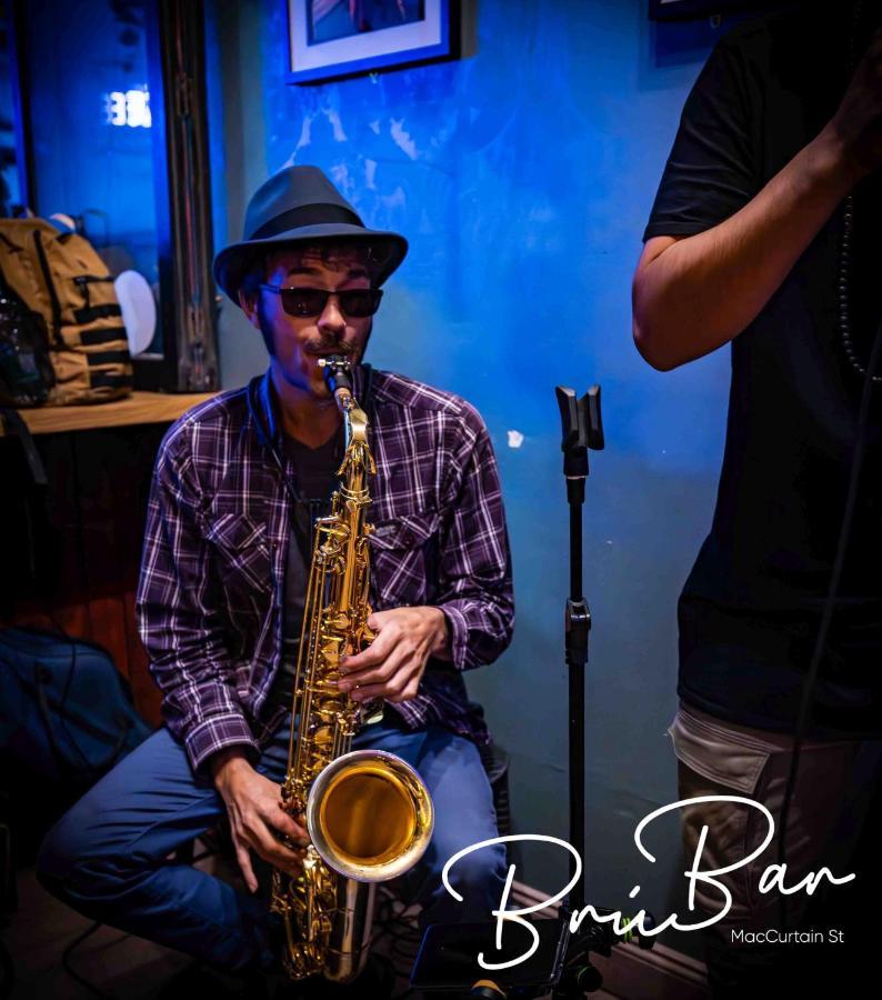 Bru Bar & Hostel Корк Экстерьер фото