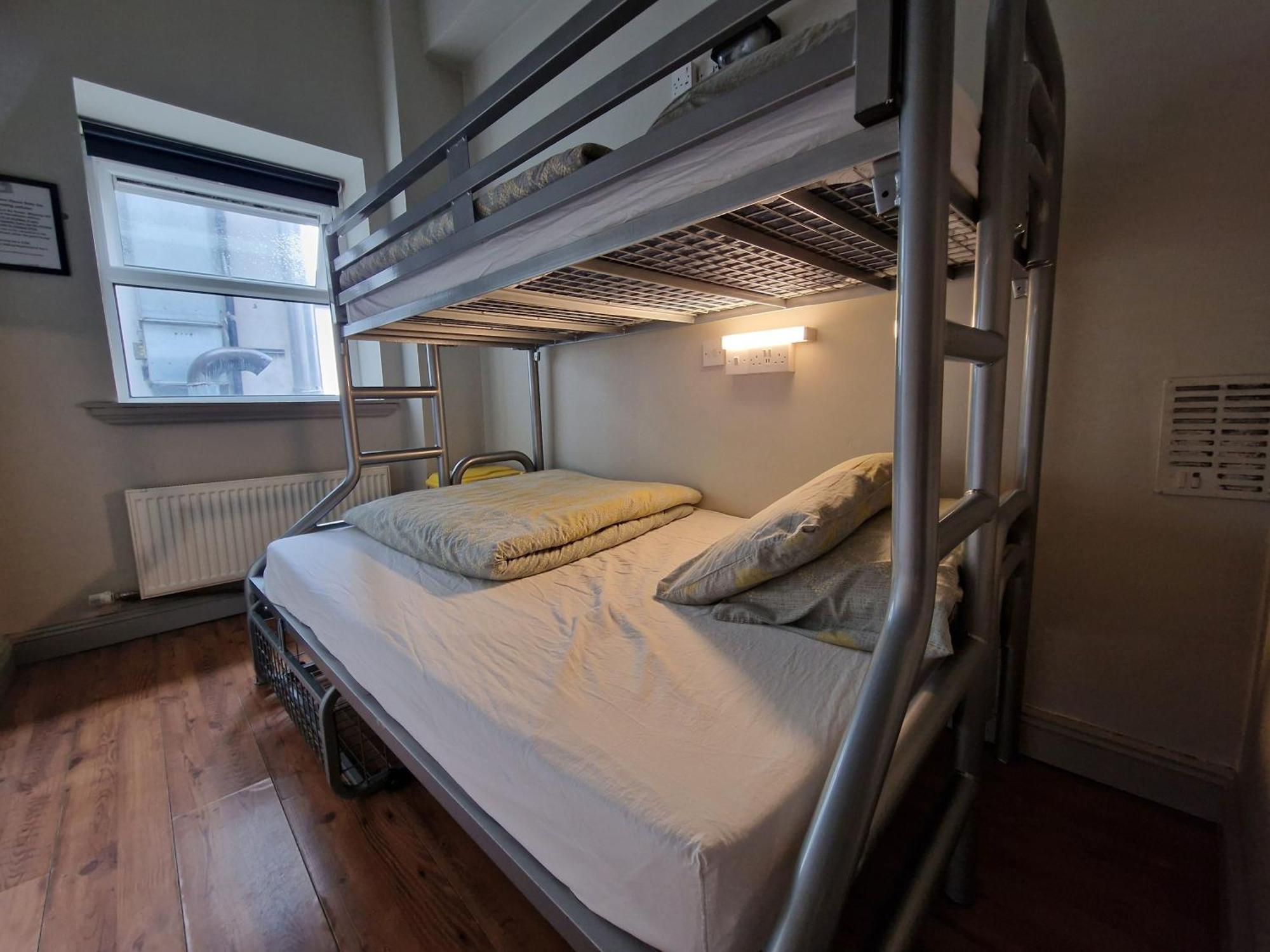 Bru Bar & Hostel Корк Экстерьер фото